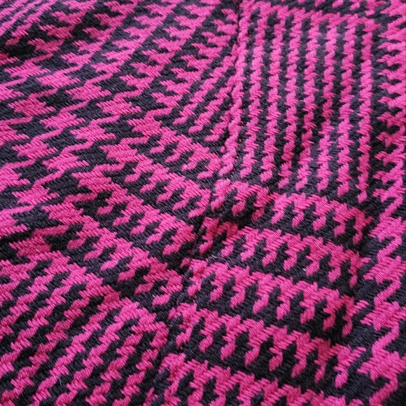 Enjoy Black and Pink skirt - Picture 4 of 6